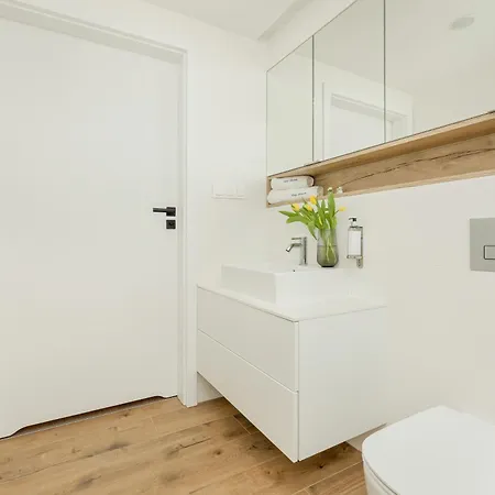 Prestige 113 - Tuz Przy Plazy, Z Widokiem Na Morze, Parkingiem I Wifi W Cenie Pobytu - Easy-rent Apartment